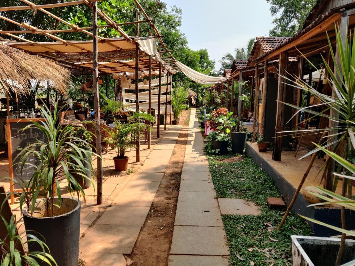 Wonderland Hostel Anjuna Buitenkant foto