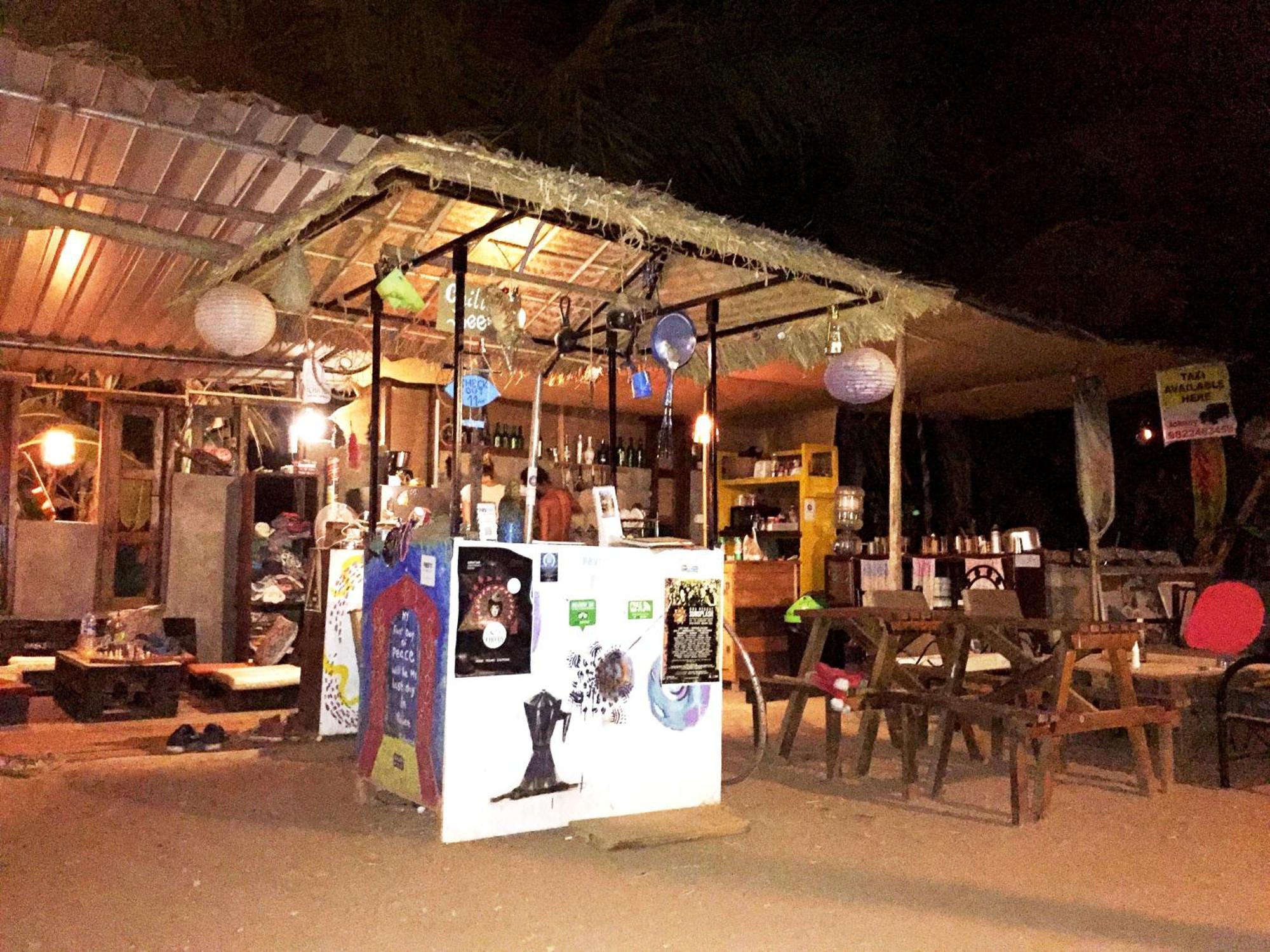 Wonderland Hostel Anjuna Buitenkant foto