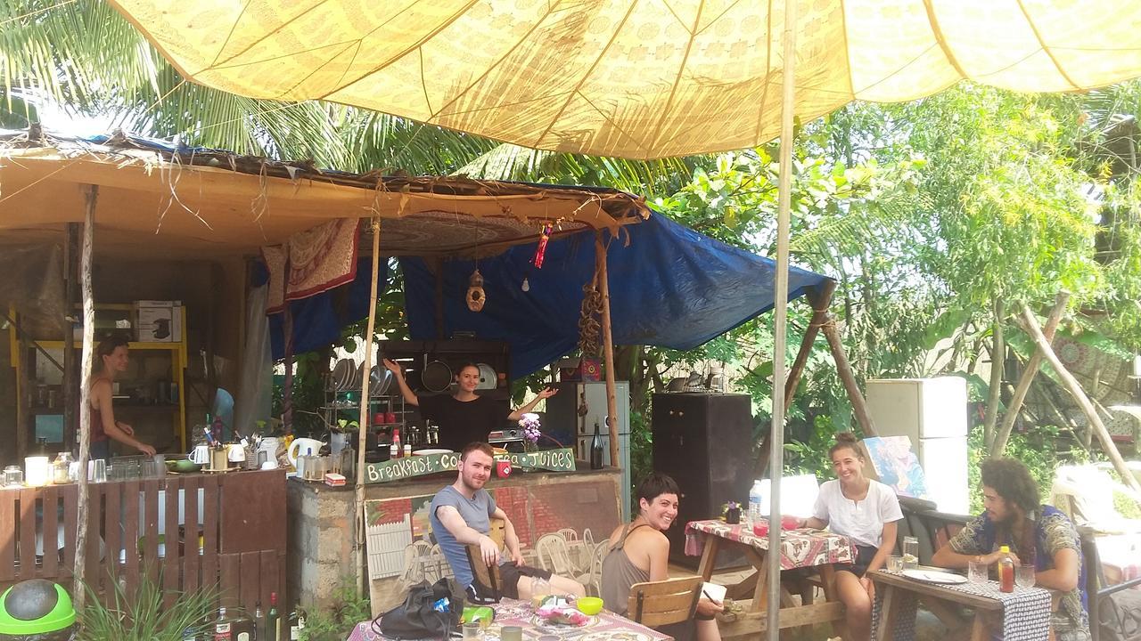 Wonderland Hostel Anjuna Buitenkant foto