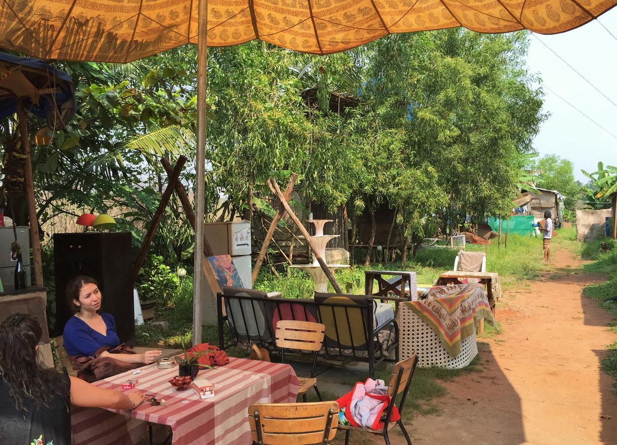 Wonderland Hostel Anjuna Buitenkant foto